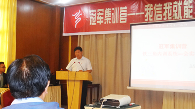 活動開始前飛龍醫(yī)療董事長張新民致辭 活動開始前飛龍醫(yī)療董事長張新民致辭