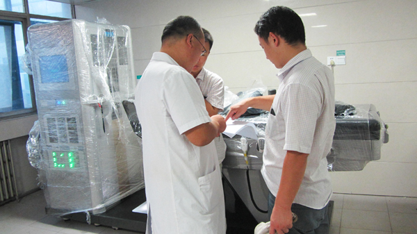 鄢陵縣中醫(yī)院相關(guān)負(fù)責(zé)人在驗(yàn)收單上簽字 鄢陵縣中醫(yī)院相關(guān)負(fù)責(zé)人在驗(yàn)收單上簽字