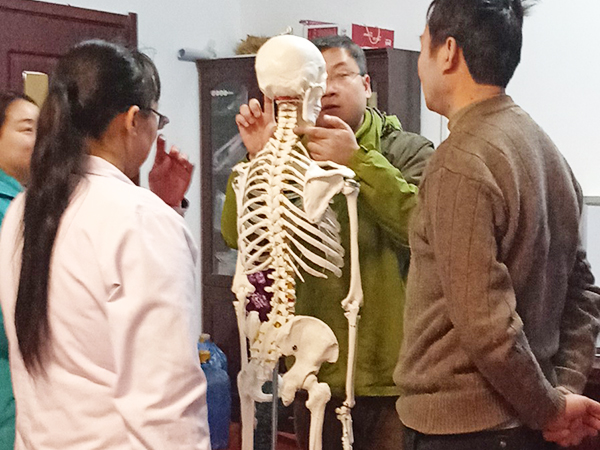 舞鋼市尹集鎮(zhèn)衛(wèi)生院專(zhuān)家講解外星艙 舞鋼市尹集鎮(zhèn)衛(wèi)生院專(zhuān)家講解外星艙