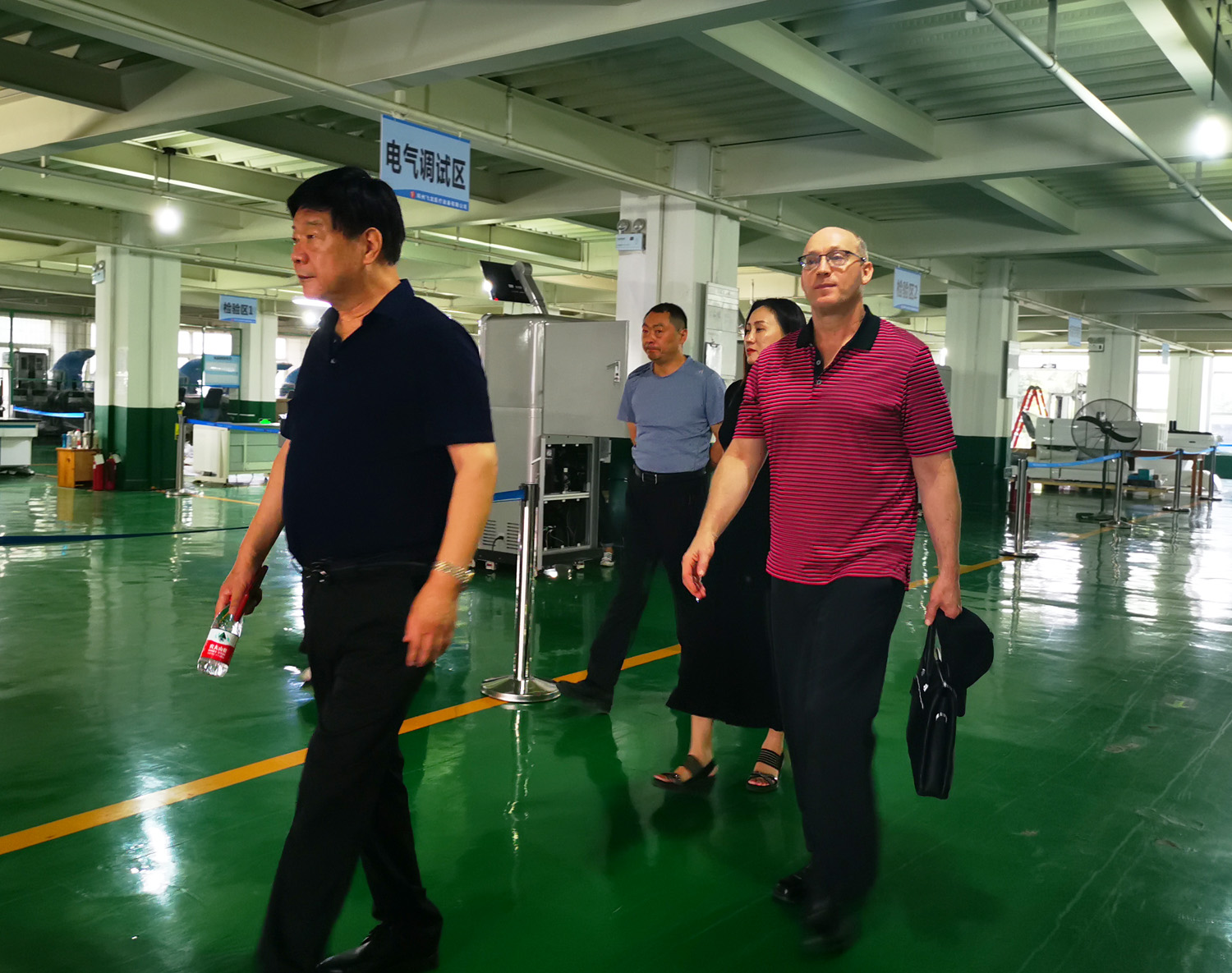 脊骨神經(jīng)醫(yī)學專家參觀外星艙